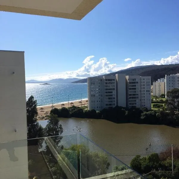 Departamento Papudo Laguna Vista al Mar y Laguna، فندق في بابودو