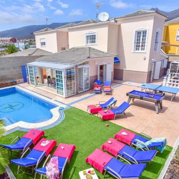 Villa Teide Sol con piscina climatizada, Playa Fañabe, Costa Adeje, hotell i Adeje
