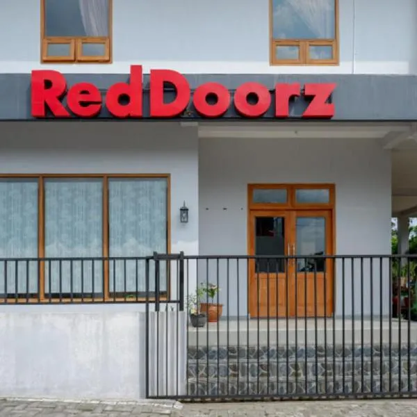 RedDoorz Syariah near Kawasan Sam Poo Kong 2, מלון בKalibanteng-kidul