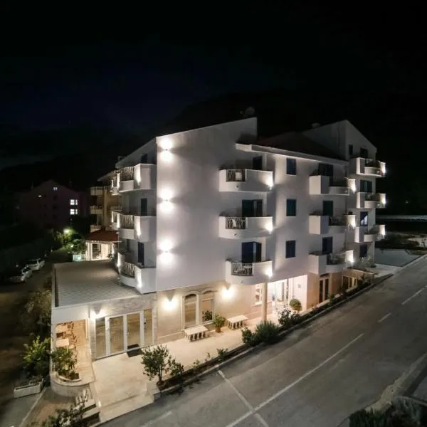 HOTEL IVANDO - K&S, hotel v destinácii Drvenik