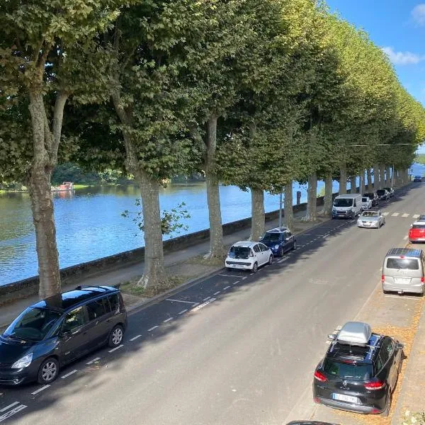 Le Charles VII CHINON, ξενοδοχείο σε Chinon