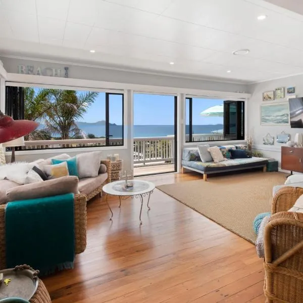 Waipu Cove Palm Cottage - Waipu Cove Holiday Home, hotel v destinaci Waipu