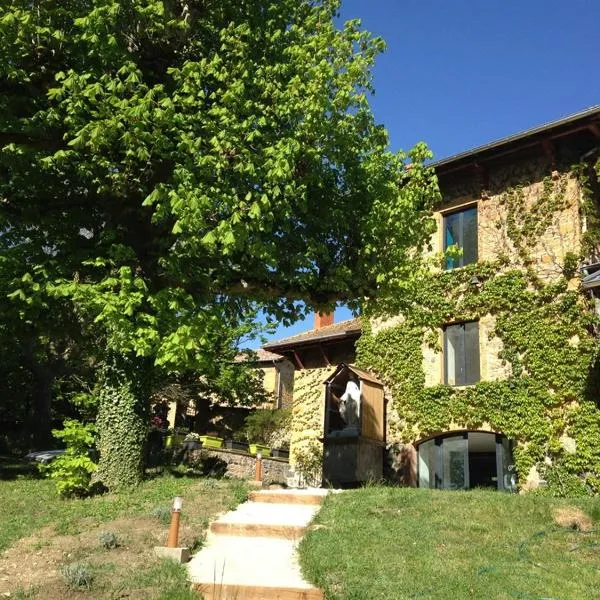 Lodges Lao, hotel in Légny