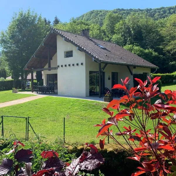 Chalet l'Arcange 2 a 6 personnes au calme bord riviere Lison Franche Comte, hotel di Myon