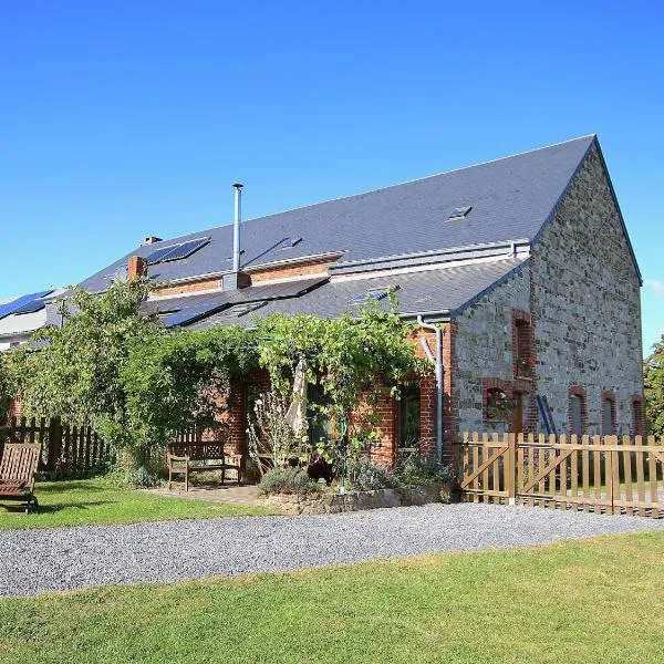 Ecologically renovated former farmhouse, hotel in Wellin