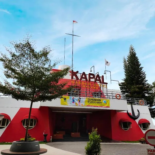 Kapal Garden Hotel Malang, hotel i Karanglo