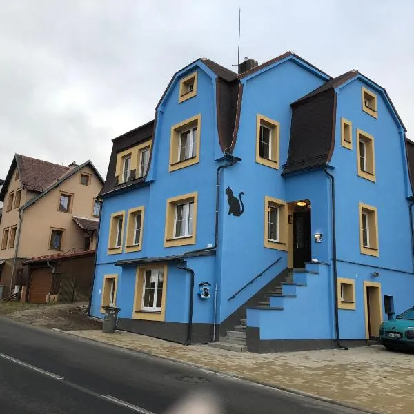 Apartmány U Kocoura pod Klínovcem: Kovářská şehrinde bir otel