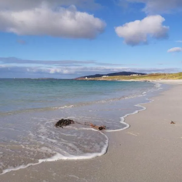 Glamping Pod for 2 Pod Beag Na Haun Eriskay, hotel v Ersary