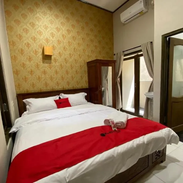 RedDoorz near Mojokerto Train Station, hotel in Jombang