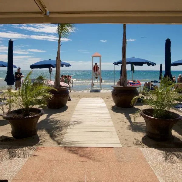 Grand Hotel Mediterranee, hotel Alassióban