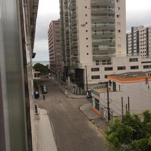 Kitnet uma quadra da Praia - AVIAÇÃO - Ar Condicionado - Internet - TV Plana