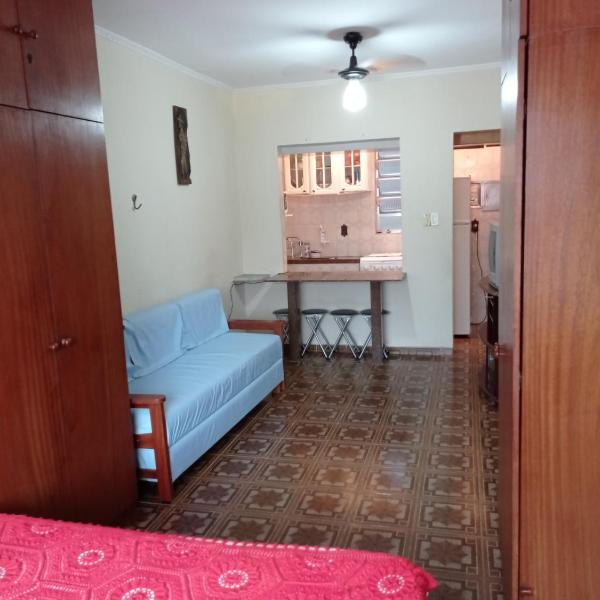 Kitnet uma quadra da Praia - AVIAÇÃO - Ar Condicionado - Internet - TV Plana - Foto 4