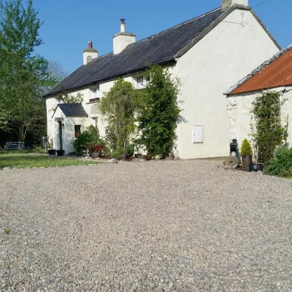 Beautiful 300 year old traditional country cottage, hotell i Broadford