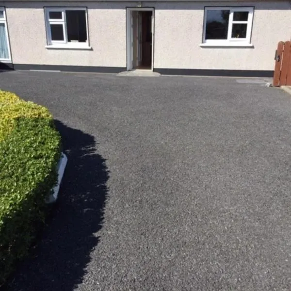Cosy 2-Bed Cottage in Sligo, hotel v destinaci Enniscrone