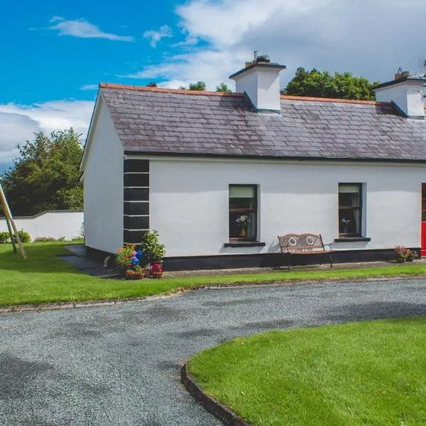 Rockview Cottage-Sleeps 7-Garden w Play Area & Bbq, hotel in Carracastle