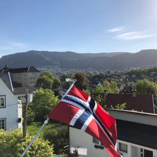 # 1 Mountain View with free street parking, Hotel in Holmefjord