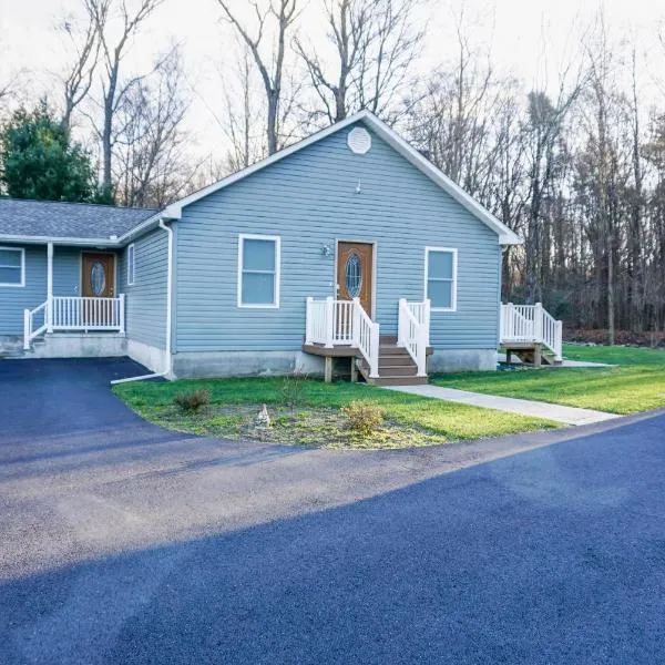 Cabin by the Creek with private creek access, hotel in Tannersville
