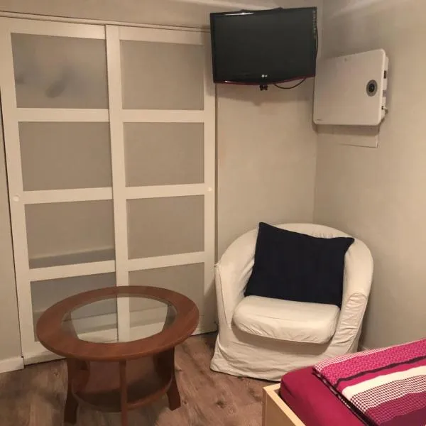 Tanie Pokoje Blisko Lotniska, khách sạn ở Poznań