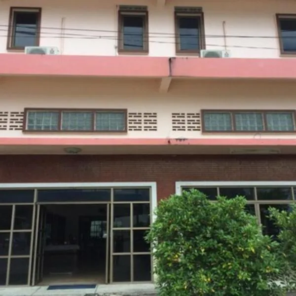 Lukmuang 2 Hotel, hotel in Ban Thai Chang