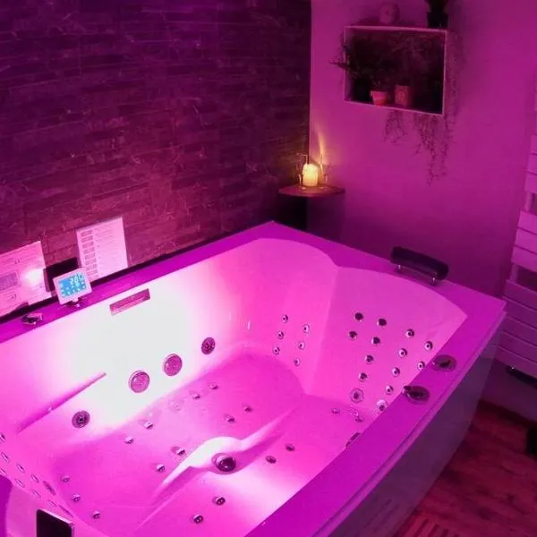 SPA privatif Love room, Le Hammam et Bulles, chez Nuits Chartraines, Hotel in Chartres