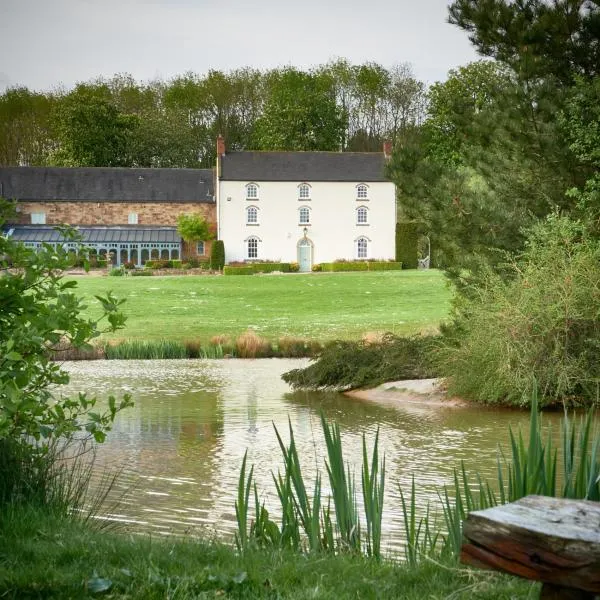Heron House at Millfields Farm Cottages, hotel i Hognaston