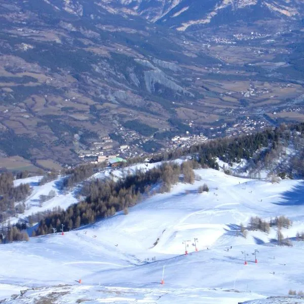 Maison chaleureuse près des pistes de Barcelonnette - Cheminée, hotel v destinaci Barcelonnette