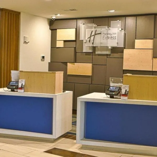 Holiday Inn Express McComb, an IHG Hotel، فندق في ماكومب