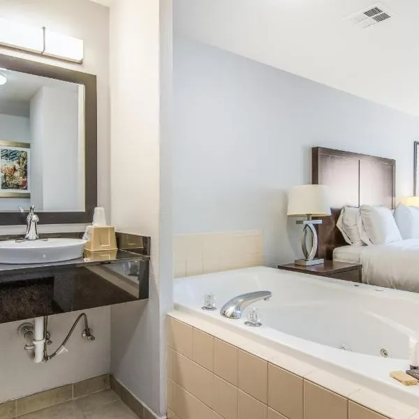 Red Lion Inn & Suites Des Moines, hotel v destinaci Des Moines