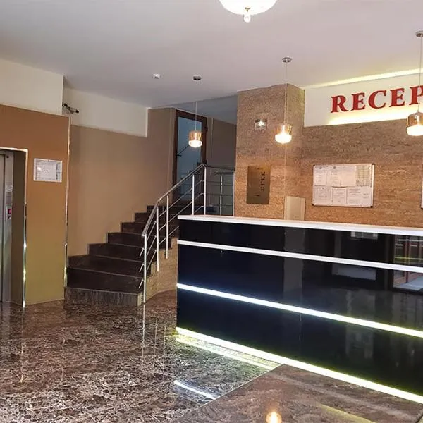 Hotel Uranus, хотел в Dobroeşti