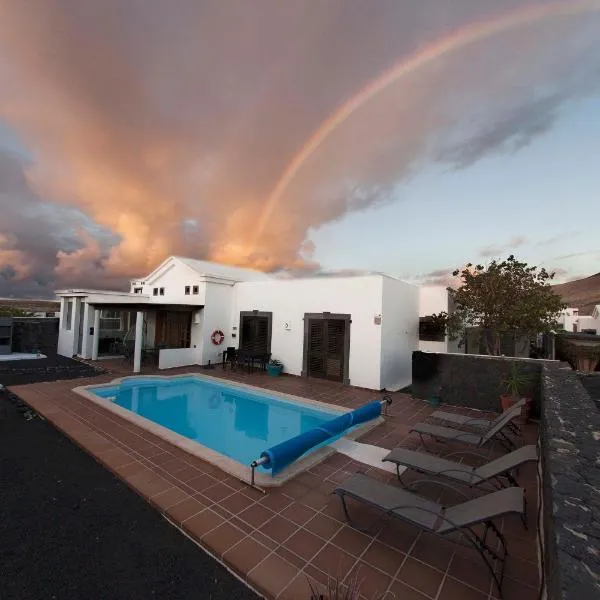 Villa Marina Deluxe & Spa Pool, hotel in Playa Blanca