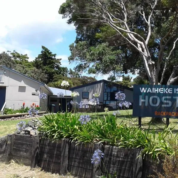 Waiheke Backpackers Hostel, hotel in Putaki Bay