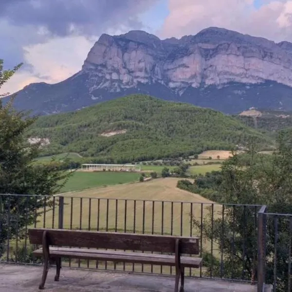 Preciosas Vistas a La Montaña, Luminoso y Acogedor, hotell i El Pueyo de Araguás