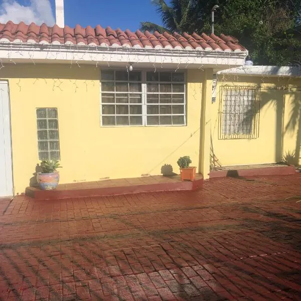 Gavidias Guest House, hotel in Caguas