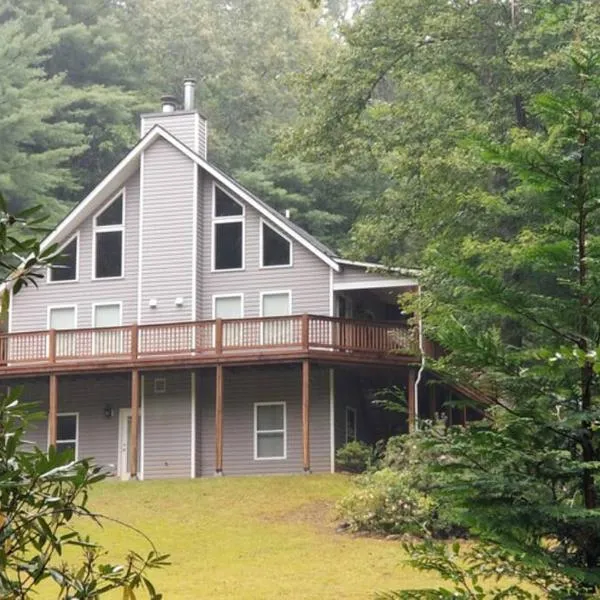 Beautiful Tranquil Mountain Home in Andrews, NC, hotel v destinaci Andrews