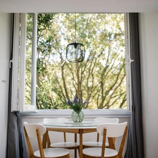 Big Tree Apartment & The Nest Apartment - free Parking, ξενοδοχείο στο Μόσταρ