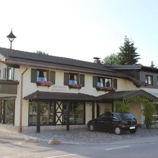 Gästehaus Sattlerhof, hotel v destinaci Bernau am Chiemsee