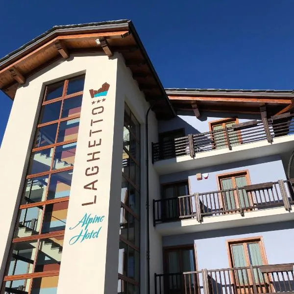 Laghetto Alpine Hotel & Restaurant: Brusson şehrinde bir otel
