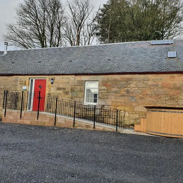 2-Bed Barn Hot Tub & Pet Friendly near Muirkirk, hotel in Cumnock
