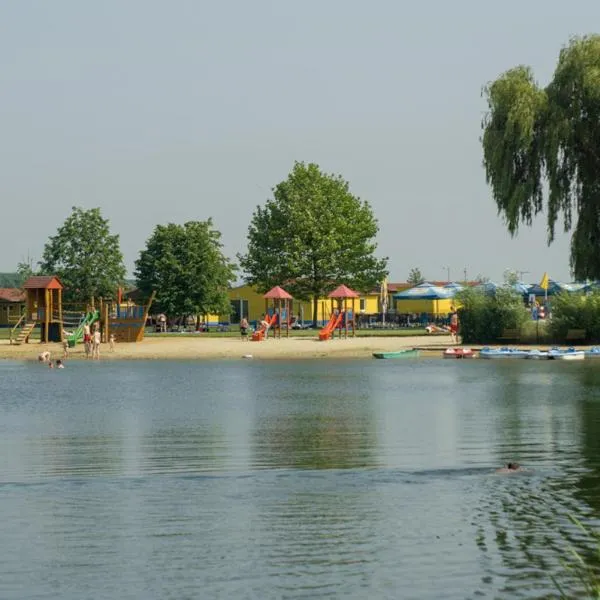 AUTO-AQUA-CYCLOCAMP OSTROŽSKÁ NOVÁ VES, hotel in Ostrožská Nová Ves