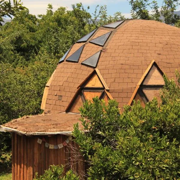 Casa domo San Fabián de Alico, hotel din La Máquina