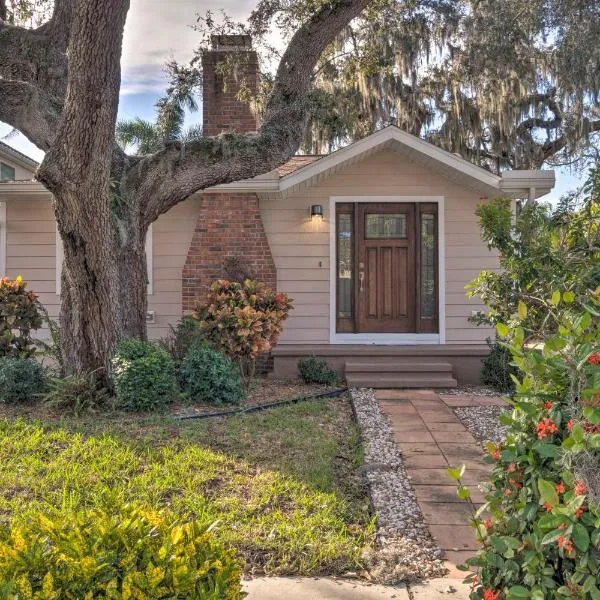 Bright Sarasota Bungalow - 5 Mi to Siesta Beach!, hotel en Sarasota