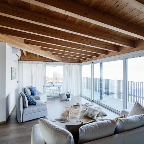 White Attic - by MyHomeInComo, hotel en Camnago Volta