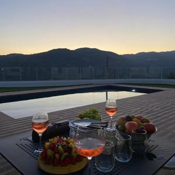 Maximos Luxury Villa with Pool -BREAKBOOKING-CY, hótel í Apsiou