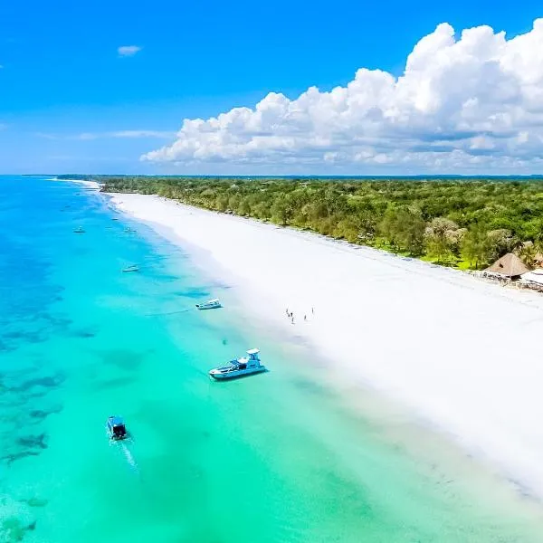 Nomad Beach Resort, hotel in Diani Beach