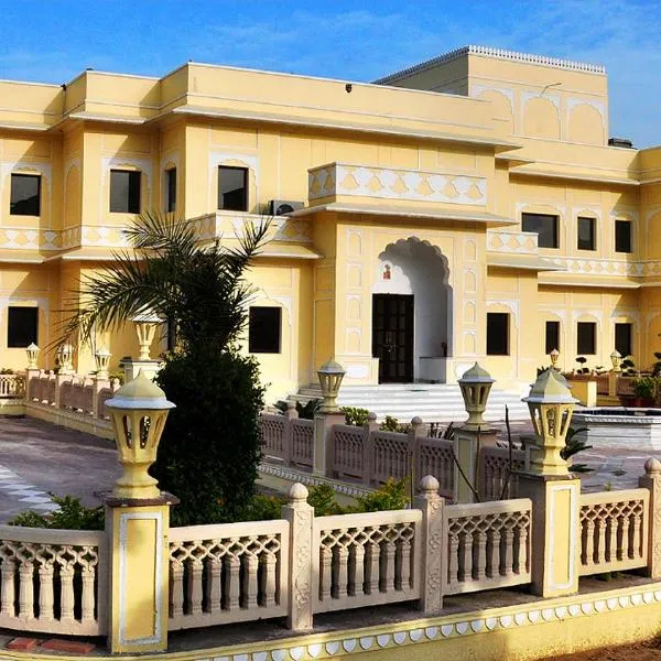 Hotel Raj Bagh Palace, hotell i Ani