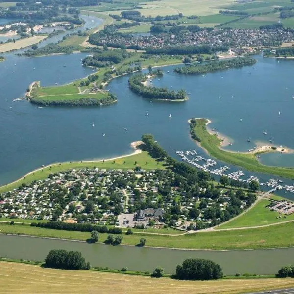 Recreatiepark Jachthaven De Veerstal Lathum - Luxe Chalet, hotel di Lathum