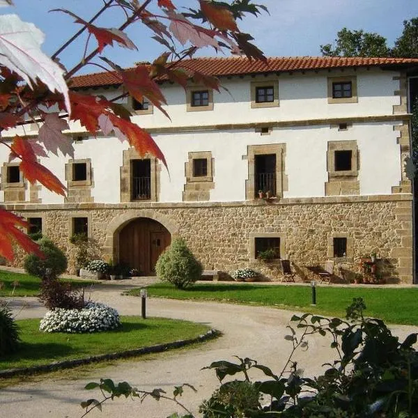 Casona de San Pantaleón de Aras, hotel in Santa Cruz