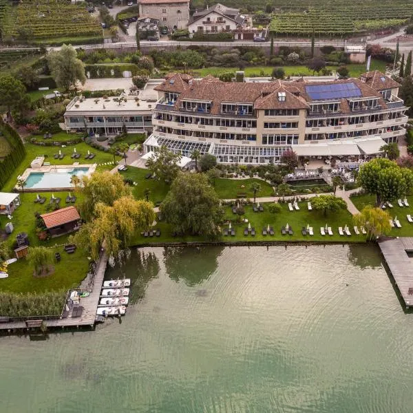 Parc Hotel Am See: Caldaro şehrinde bir otel