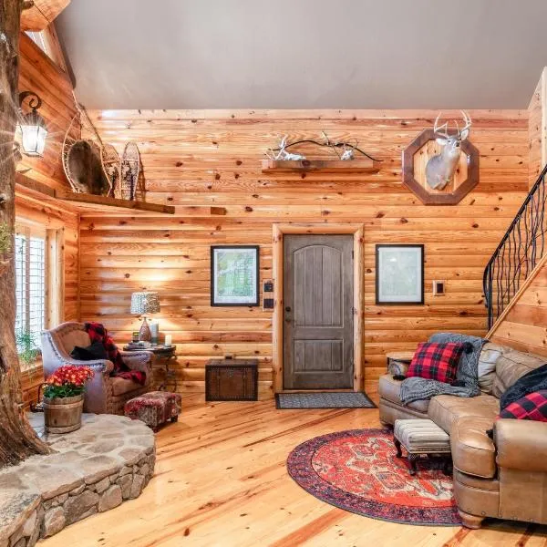 Iron Mountain Lodge - Beautiful Cabin With Forest & Mountain Views!, hotel u gradu Butler