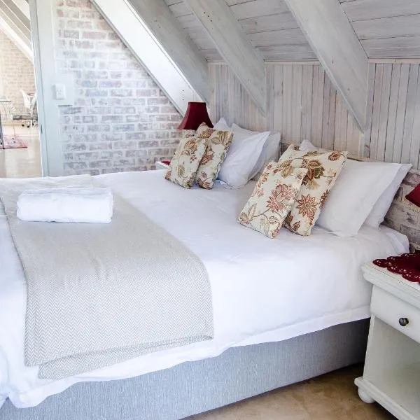 Red Bishop - Birds, Beach & Beauty, hotel in Langebaan